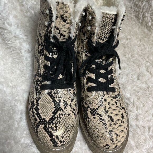 True Craft Snake Skin prints beige and black combat Boots faux fur lining SZ9M - Picture 7 of 16